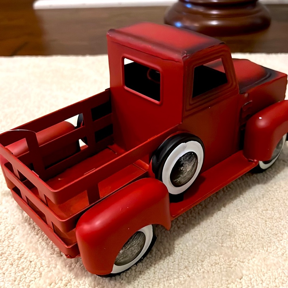 🚘 Old Timey Tin Red Farmhouse Truck - Picture 4 of 4